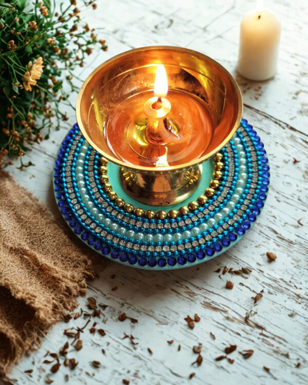 Round tea holders