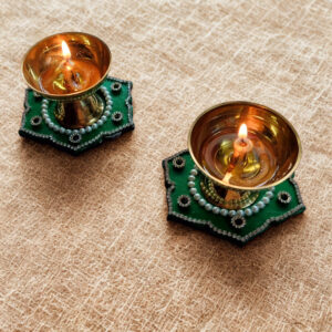 Flower shape tea light holder