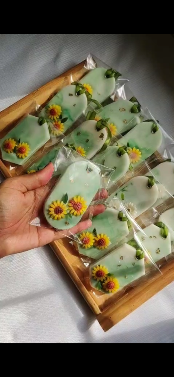 Wax Sachet with white base